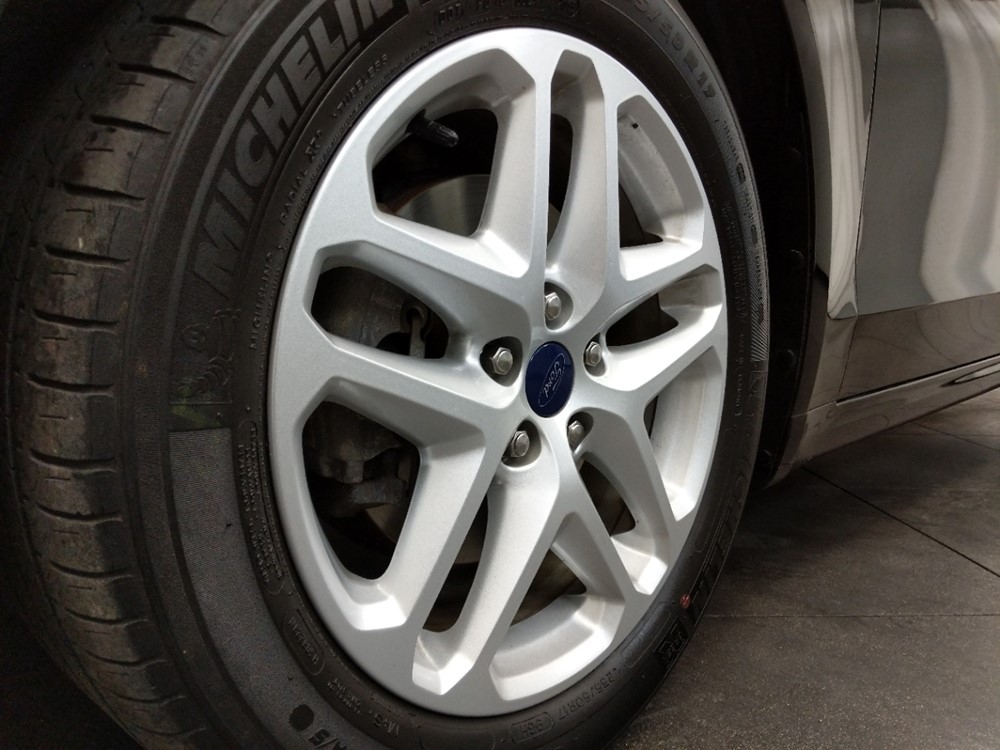 2016 Ford Fusion - Wheel