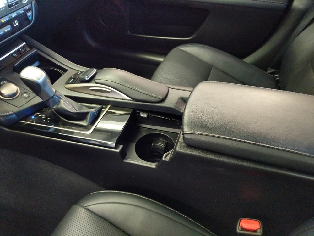 2016 Lexus ES 350 - Center Console/Cup Holders