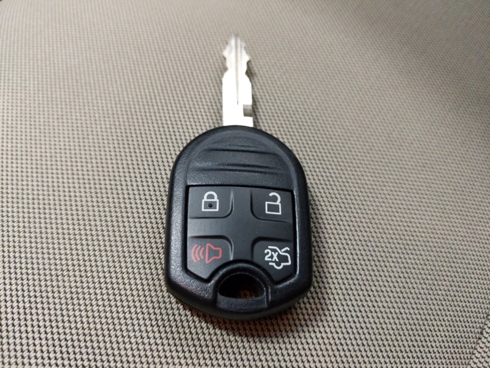 2015 Ford Taurus - Keys