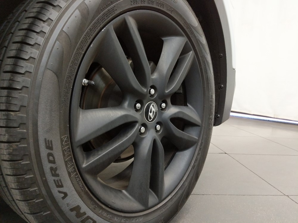 2013 Hyundai Santa Fe - Wheel