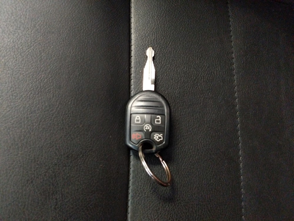 2014 Ford Taurus - Keys