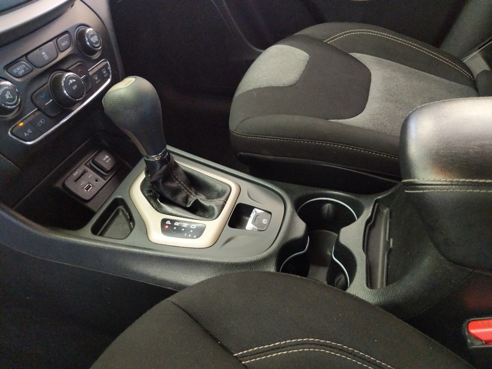 2014 Jeep Cherokee - Center Console/Cup Holders