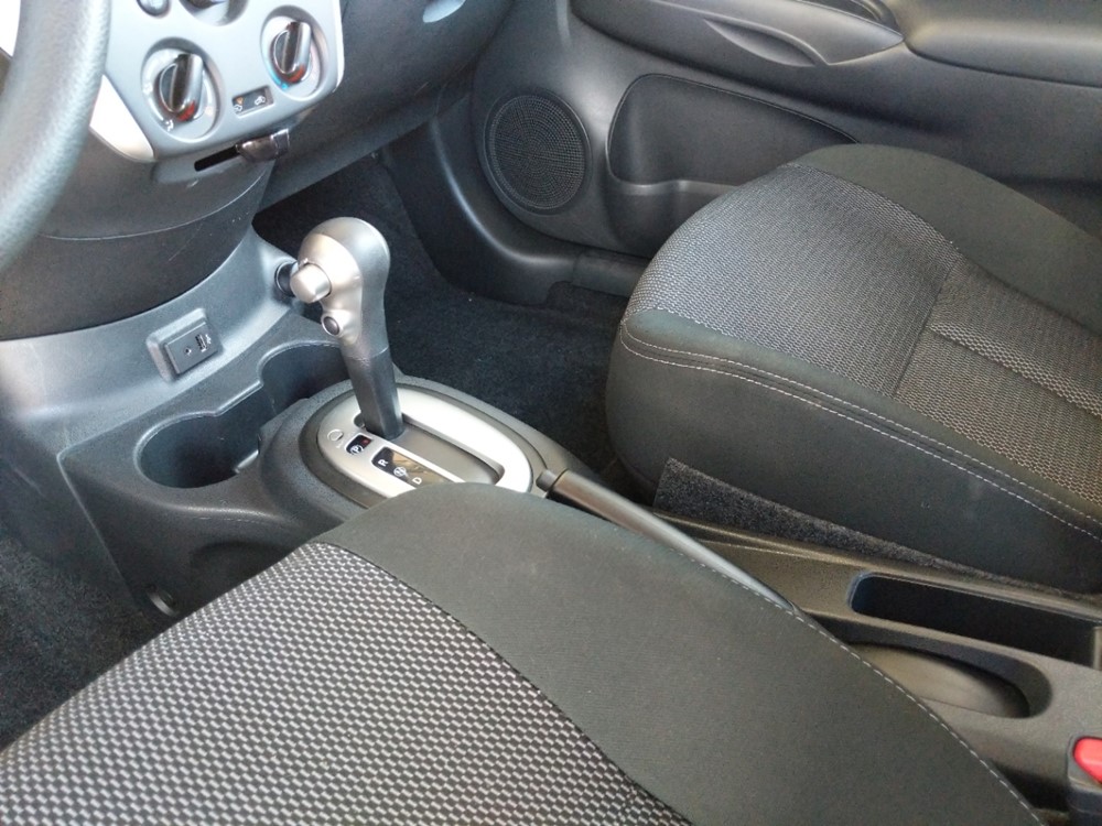 2017 Nissan Versa - Center Console/Cup Holders
