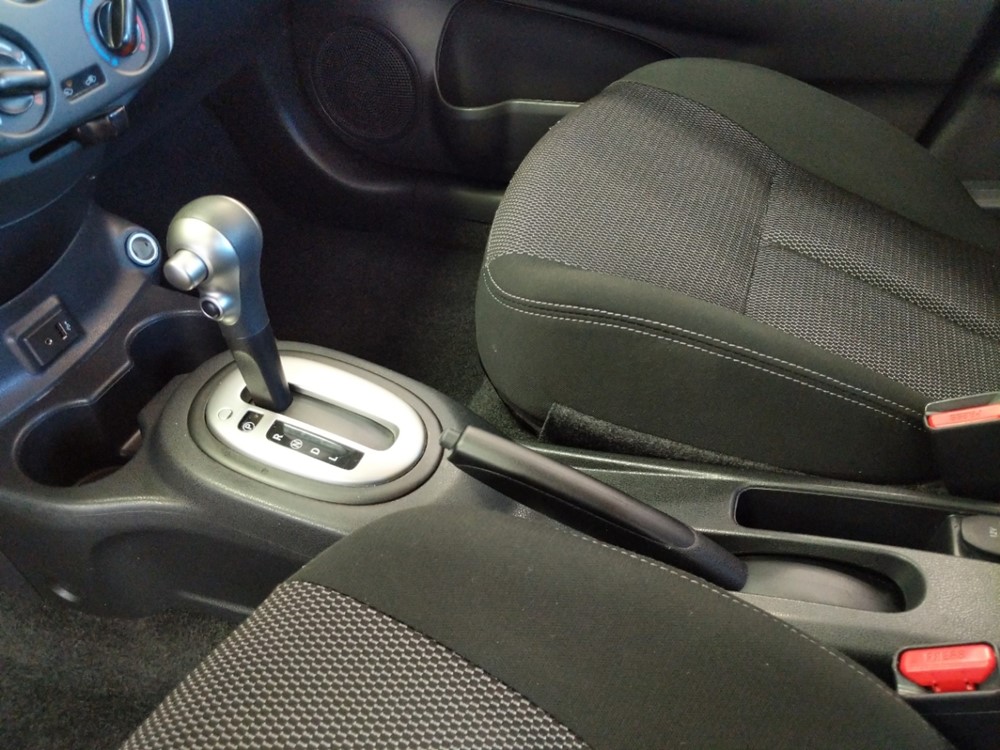 2017 Nissan Versa - Center Console/Cup Holders