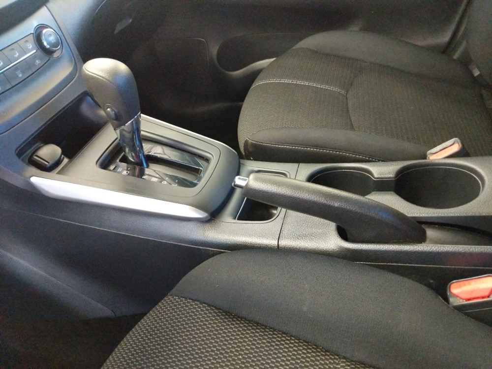 2016 Nissan Sentra - Center Console/Cup Holders