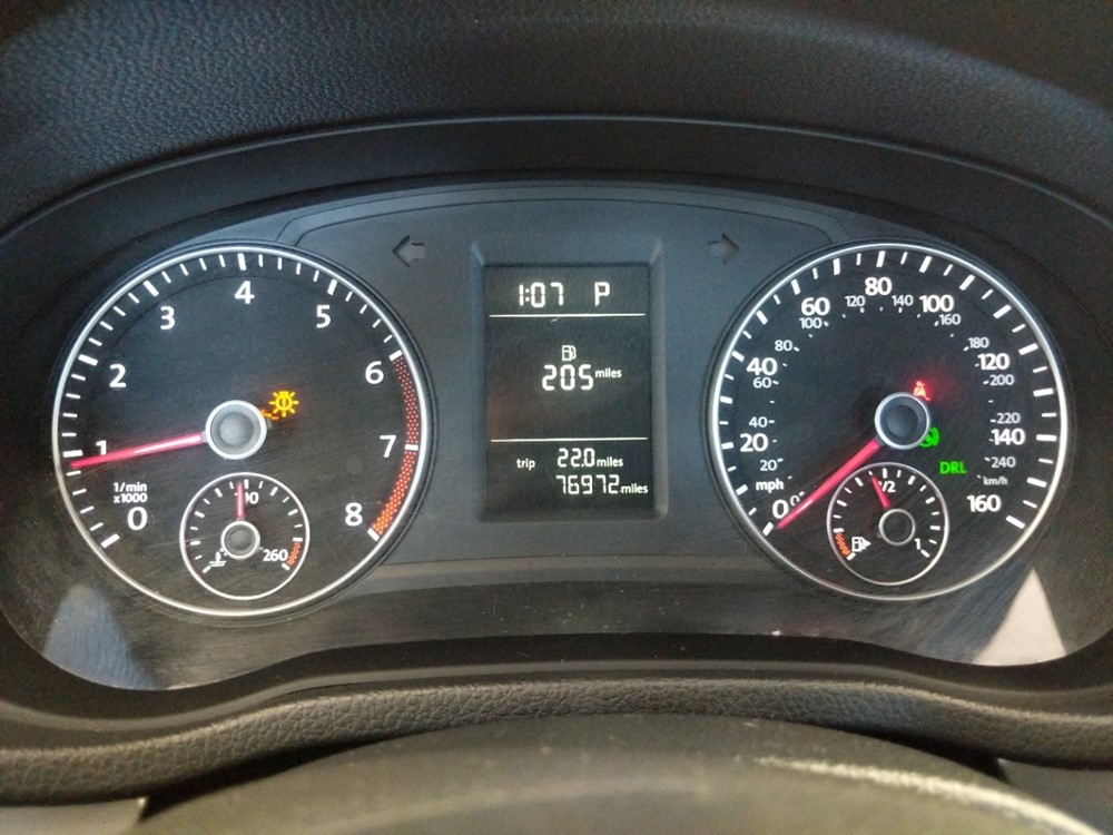 2015 Volkswagen Passat - Odometer Close Up