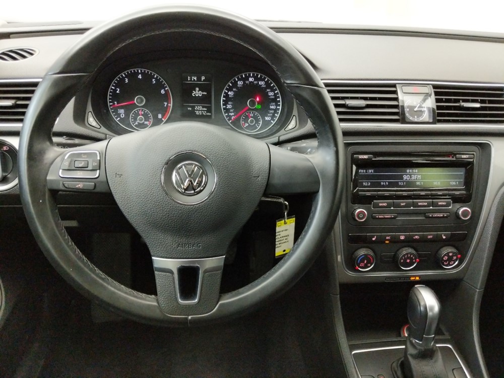 2015 Volkswagen Passat - Driver Dash