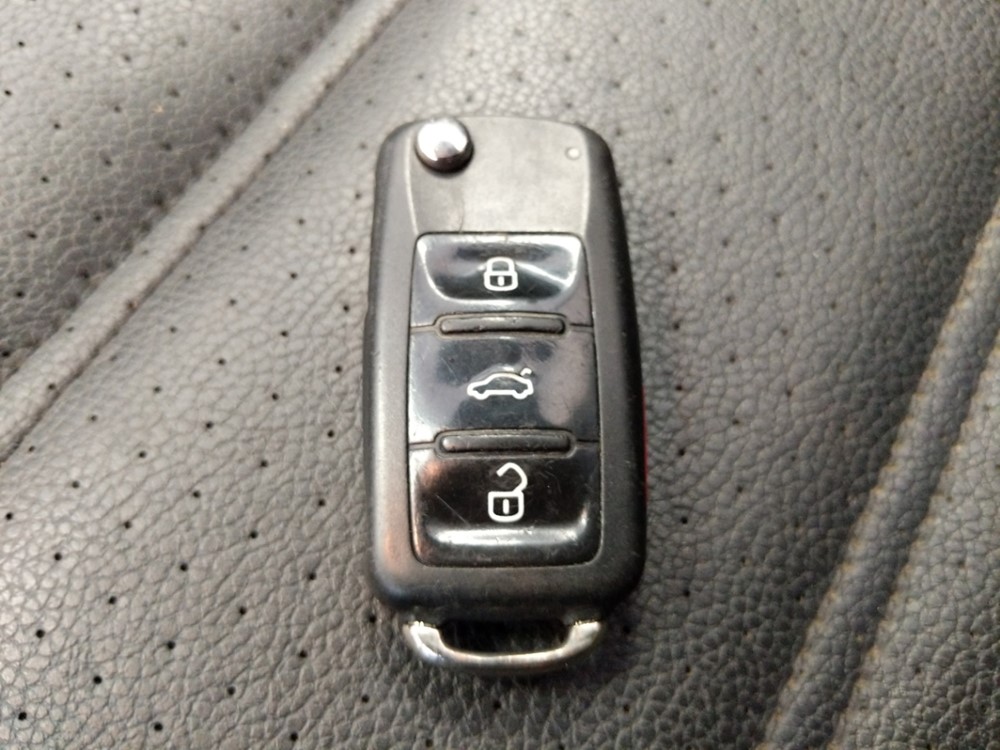 2015 Volkswagen Passat - Keys