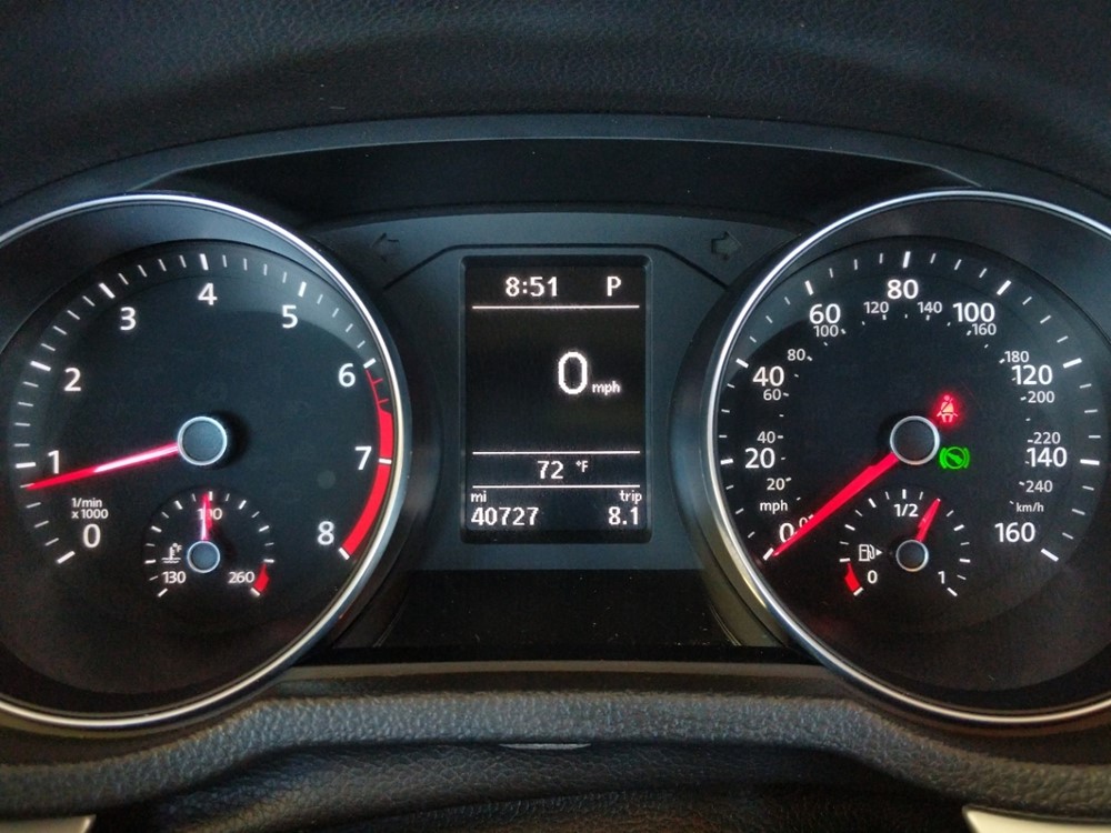2016 Volkswagen Passat - Odometer Close Up