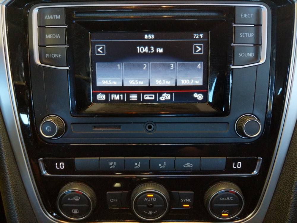 2016 Volkswagen Passat - Stereo Package