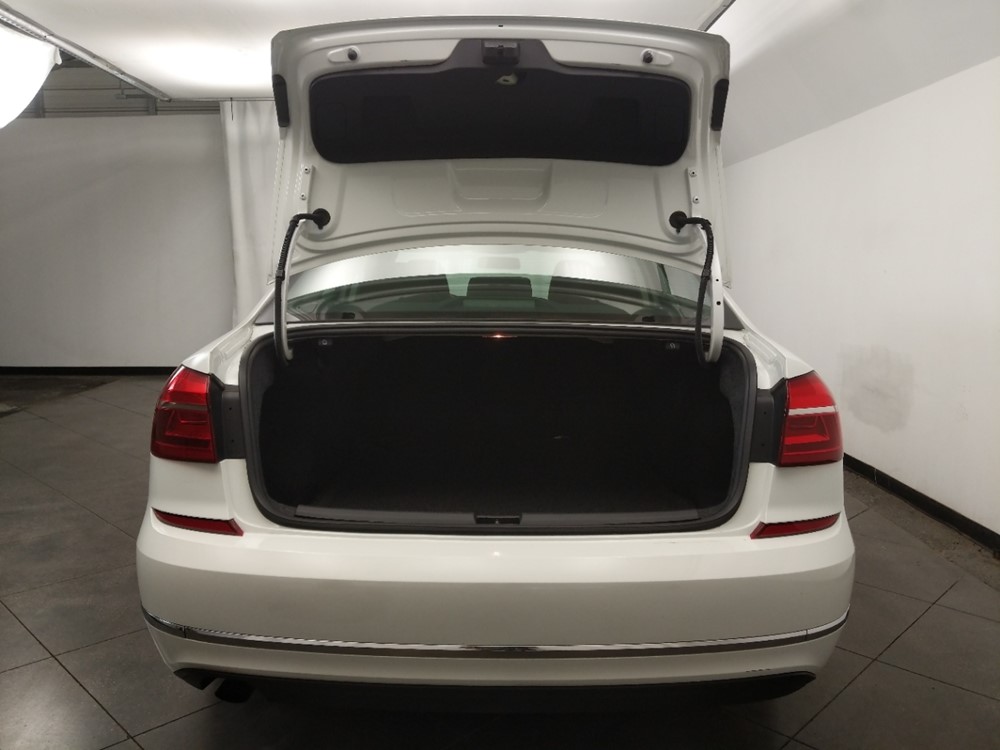 2016 Volkswagen Passat - Trunk