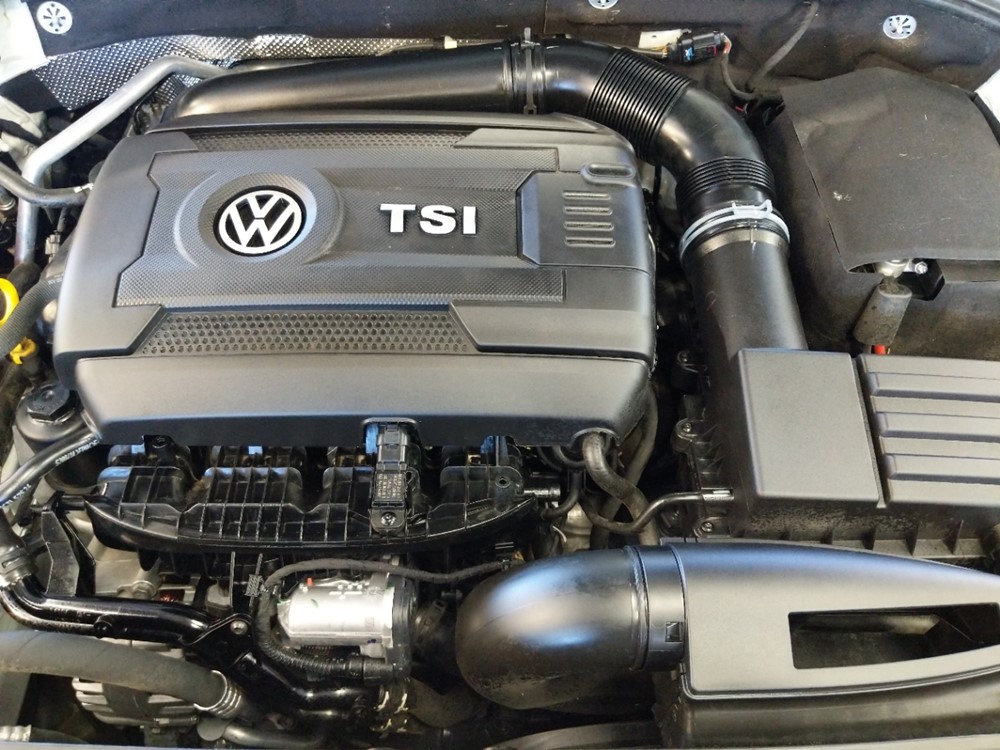 2016 Volkswagen Passat - Engine