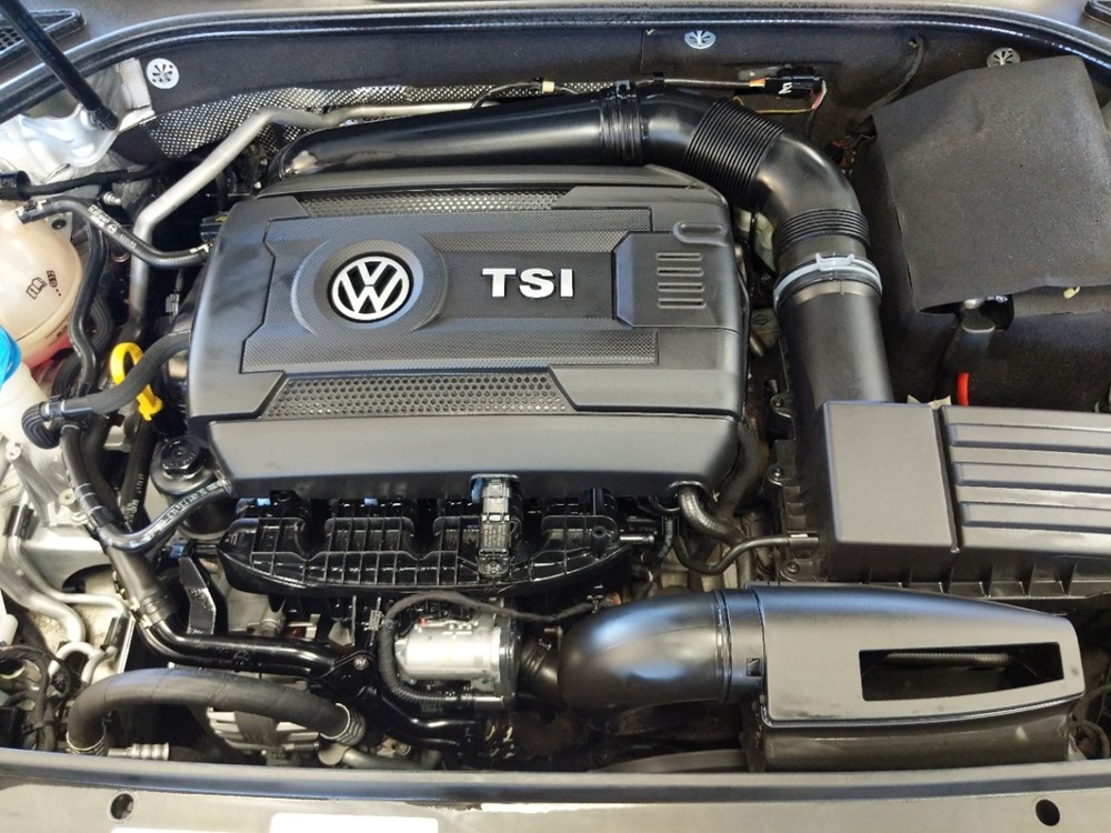 2016 Volkswagen Passat - Engine