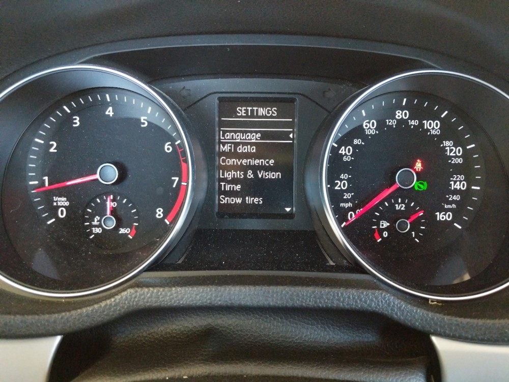 2016 Volkswagen Passat - Odometer Close Up