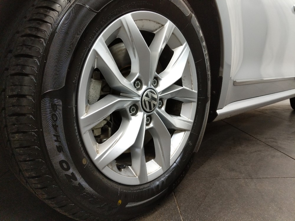 2016 Volkswagen Passat - Wheel