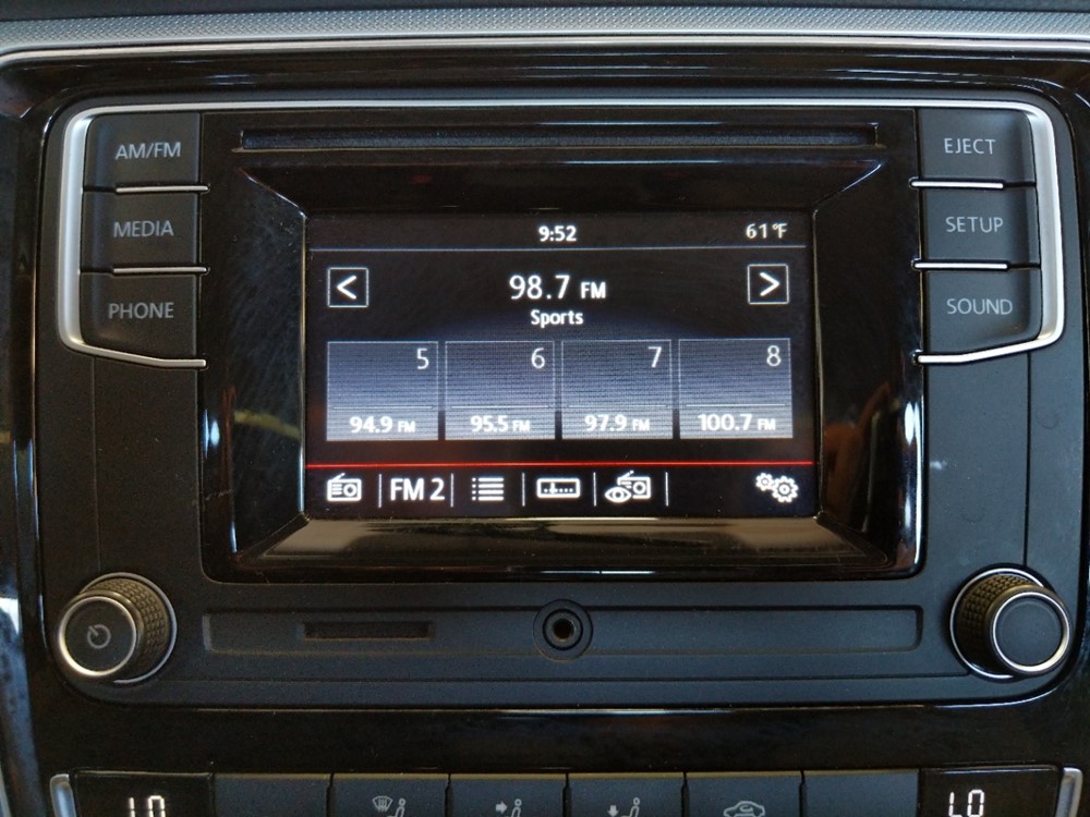 2016 Volkswagen Passat - Stereo Package