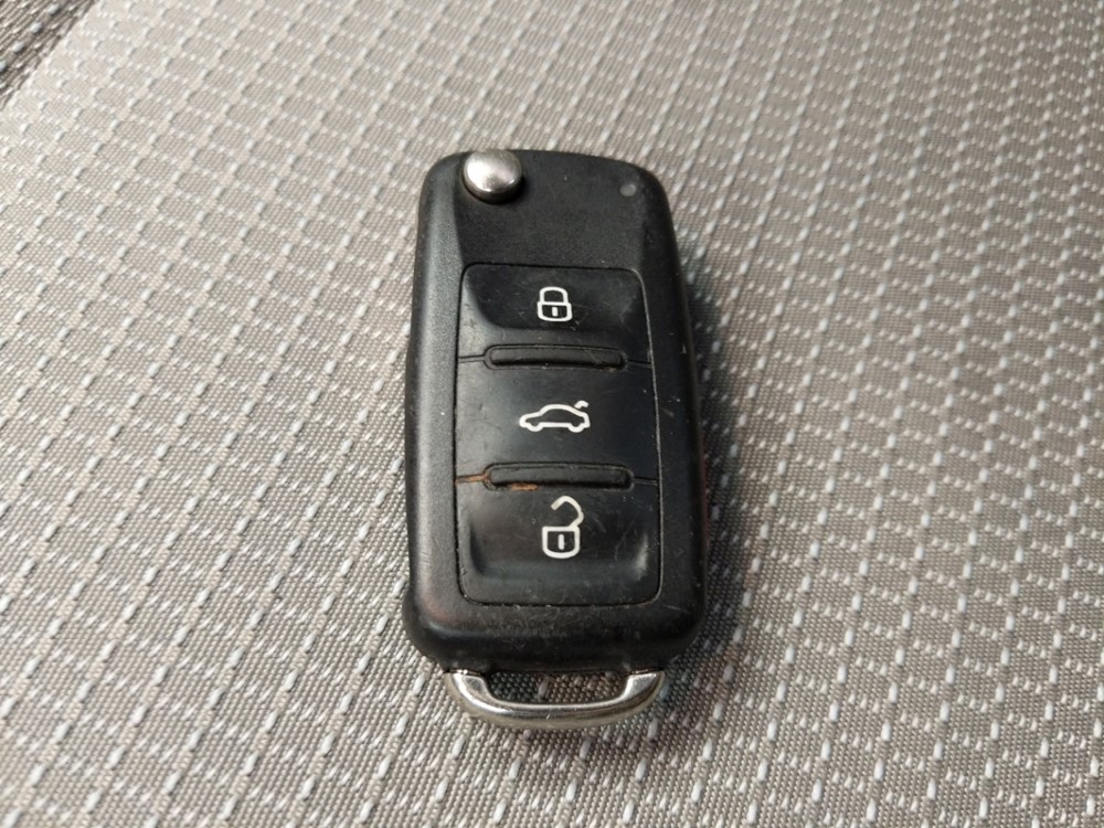 2016 Volkswagen Passat - Keys