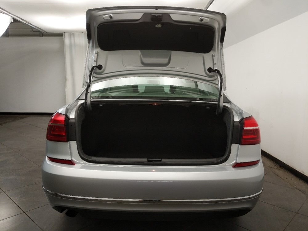 2016 Volkswagen Passat - Trunk