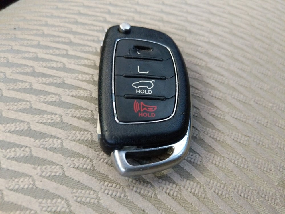 2013 Hyundai Santa Fe - Keys