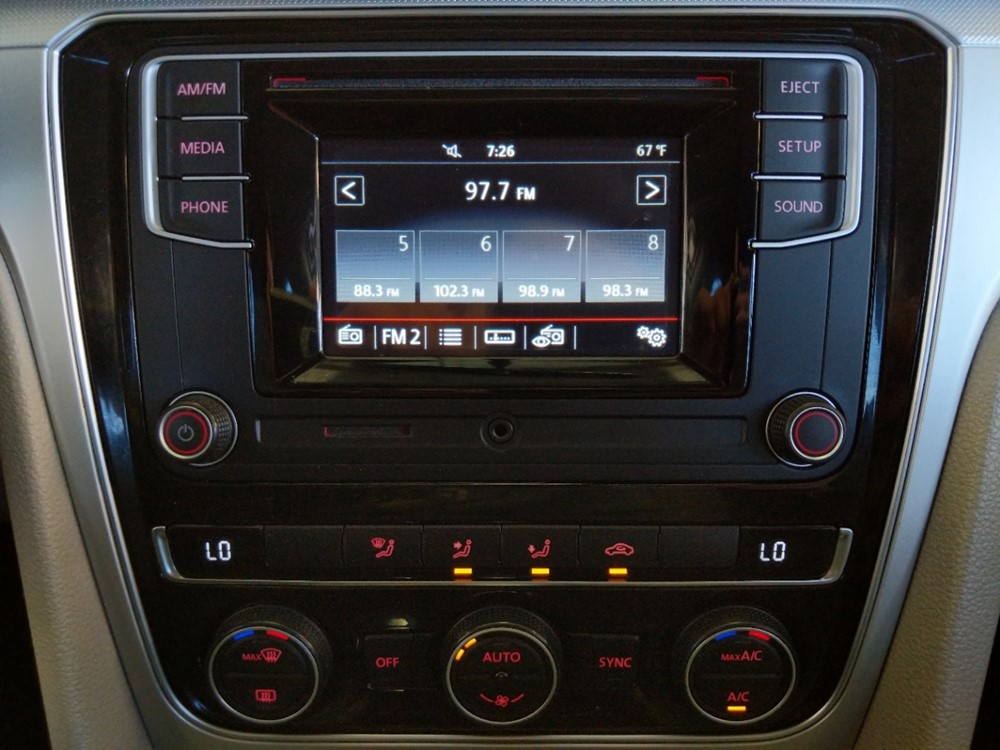 2016 Volkswagen Passat - Stereo Package