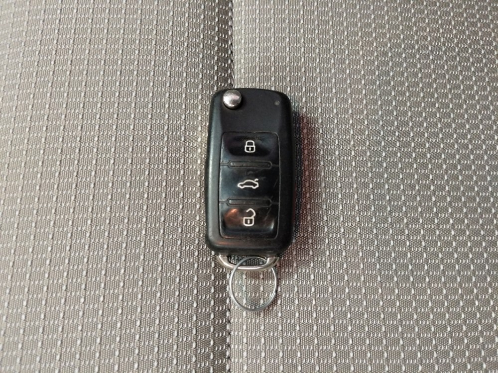 2016 Volkswagen Passat - Keys