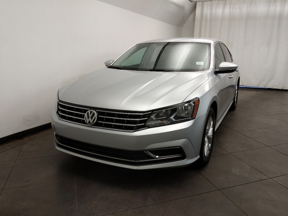 2016 Volkswagen Passat - Driver Front Hood