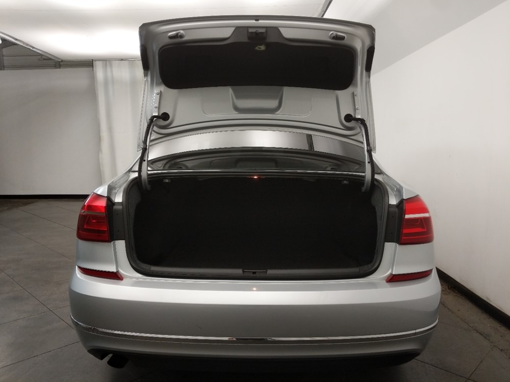 2016 Volkswagen Passat - Trunk