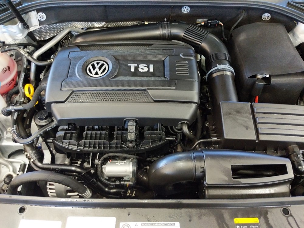 2016 Volkswagen Passat - Engine