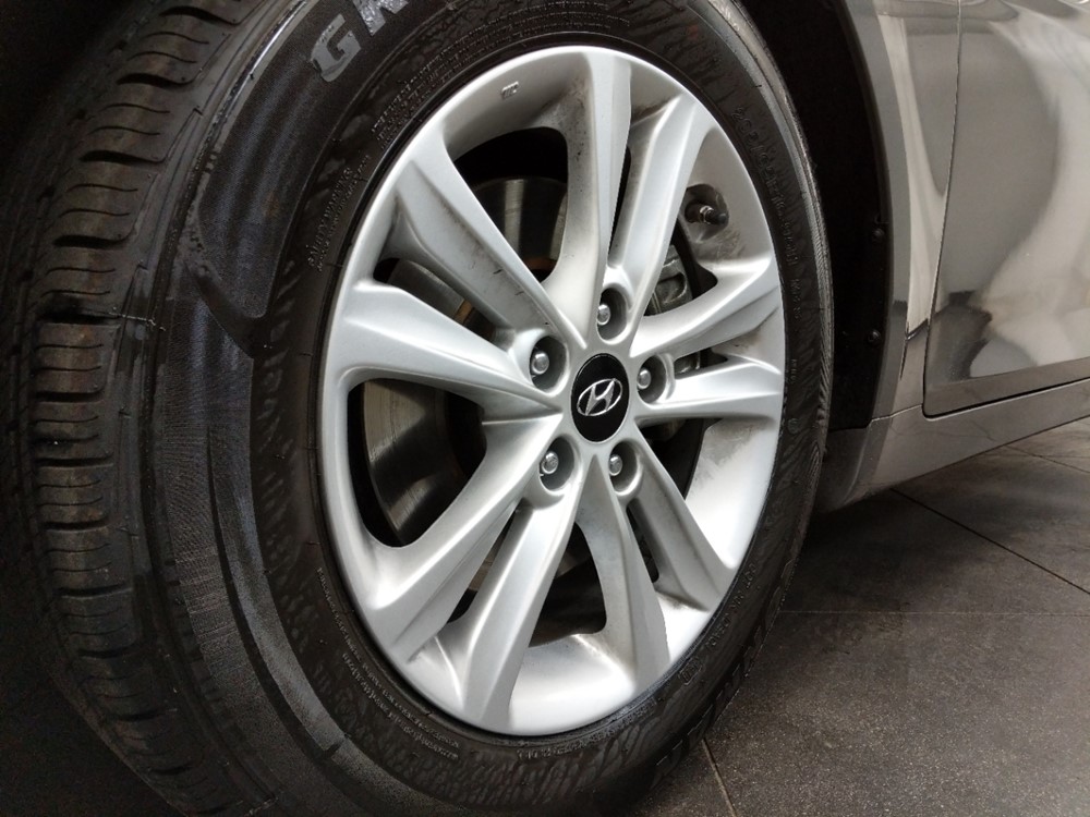 2013 Hyundai Sonata - Wheel