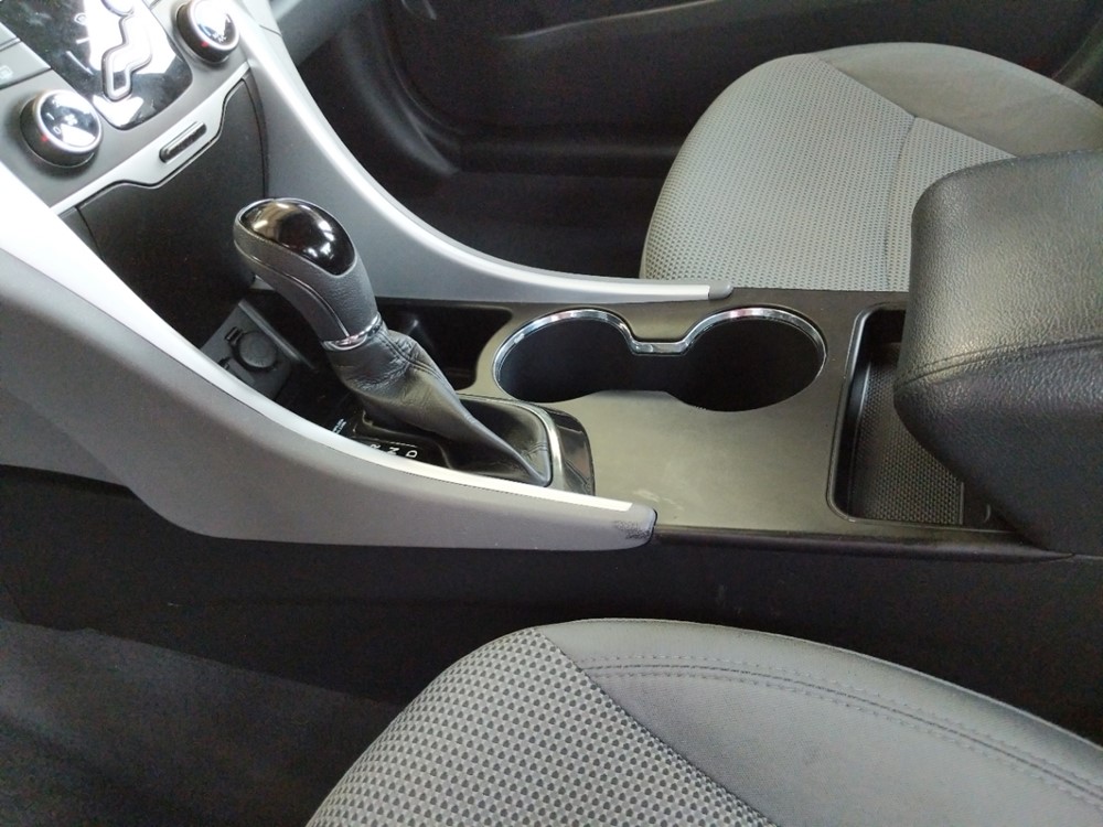 2013 Hyundai Sonata - Center Console/Cup Holders