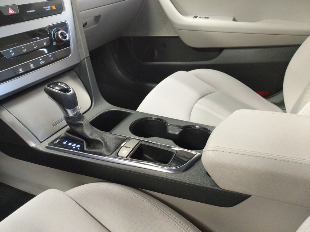 2017 Hyundai Sonata - Center Console/Cup Holders