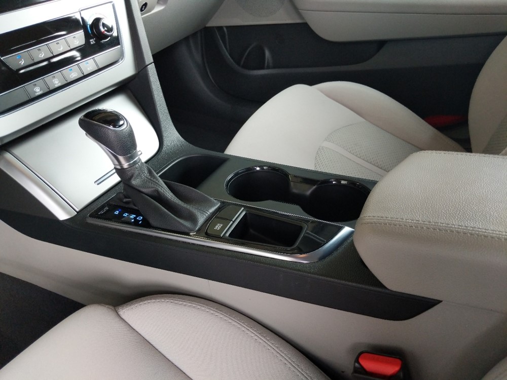 2017 Hyundai Sonata - Center Console/Cup Holders