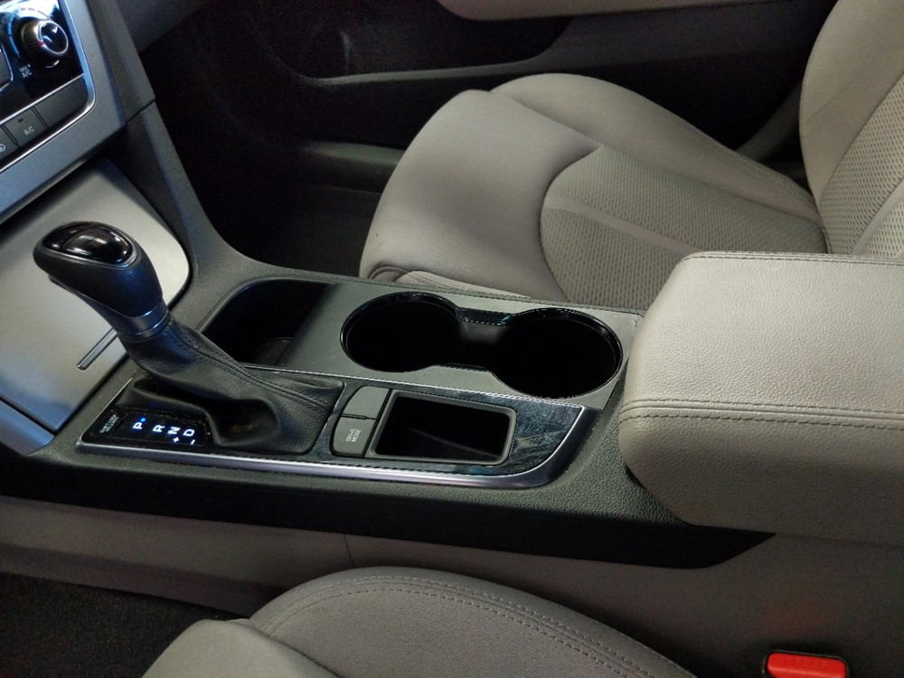 2017 Hyundai Sonata - Center Console/Cup Holders