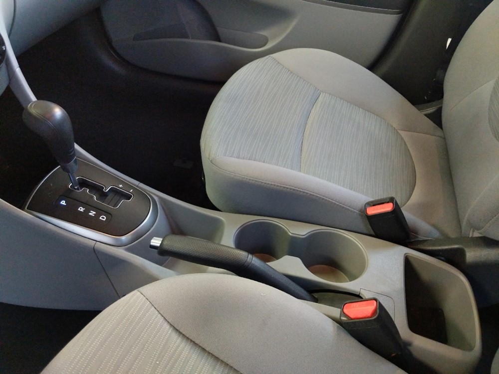 2017 Hyundai Accent - Center Console/Cup Holders