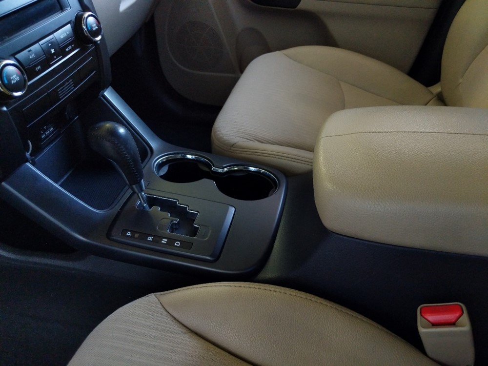 2011 Kia Sorento - Center Console/Cup Holders