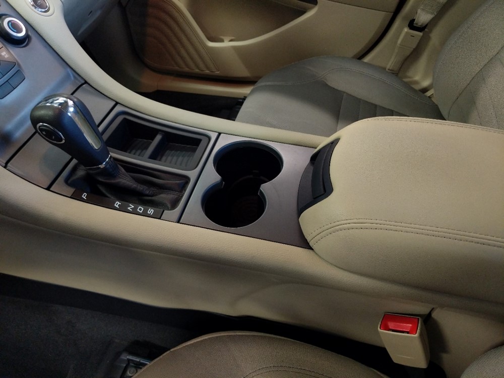 2014 Ford Taurus - Center Console/Cup Holders