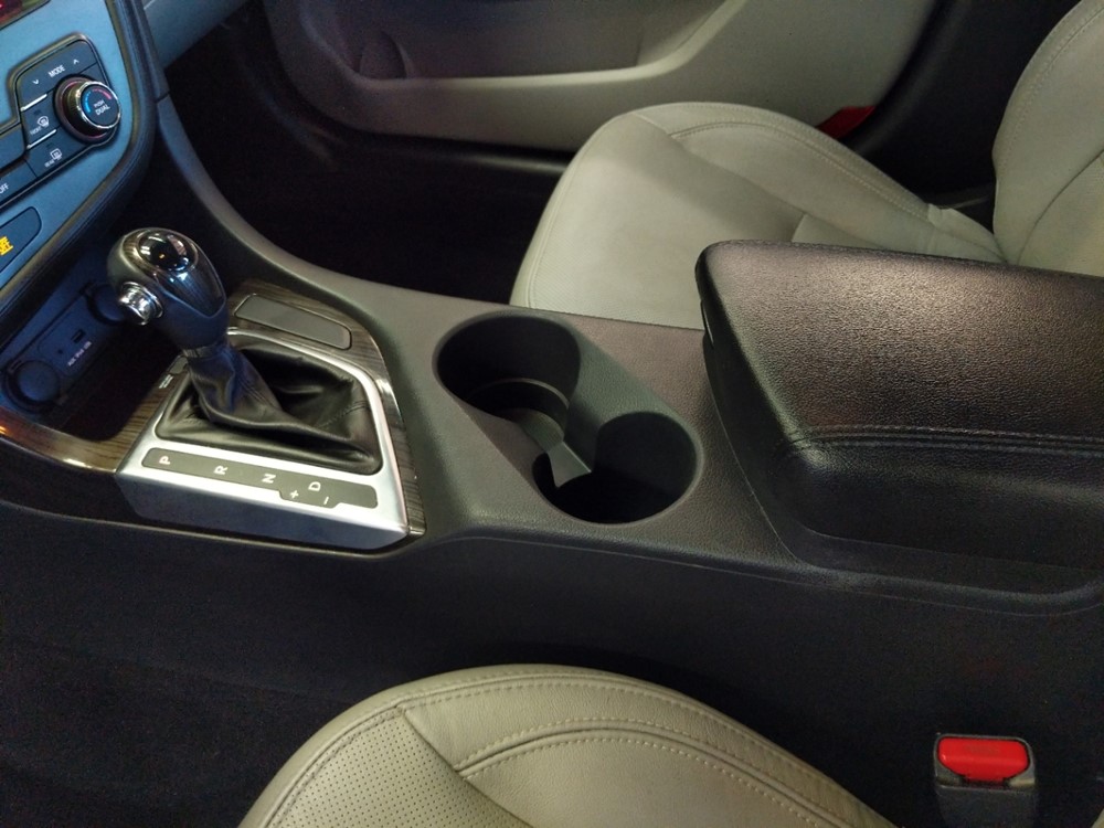 2013 Kia Optima - Center Console/Cup Holders