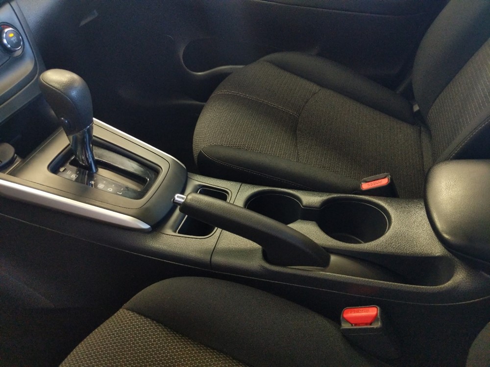 2016 Nissan Sentra - Center Console/Cup Holders