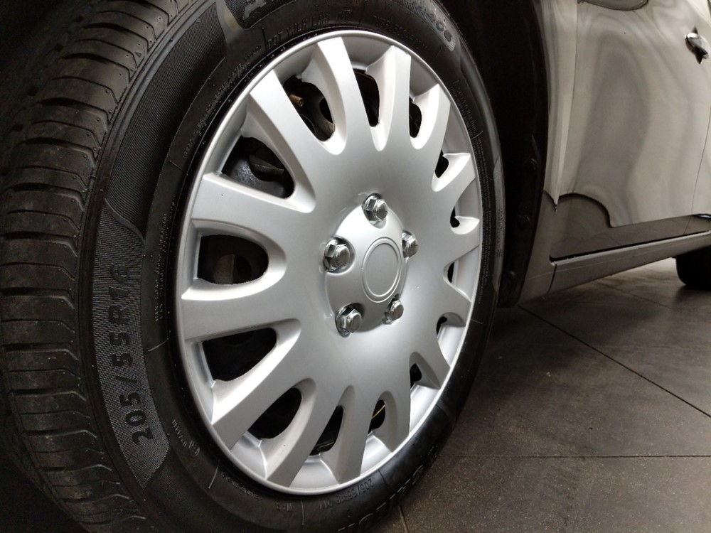 2017 Nissan Sentra - Wheel
