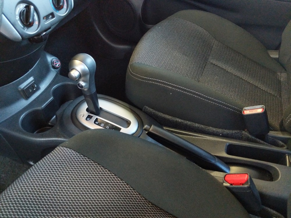 2017 Nissan Versa - Center Console/Cup Holders