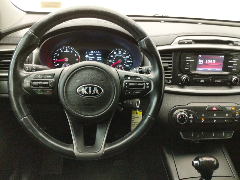 2016 Kia Sorento - Driver Dash