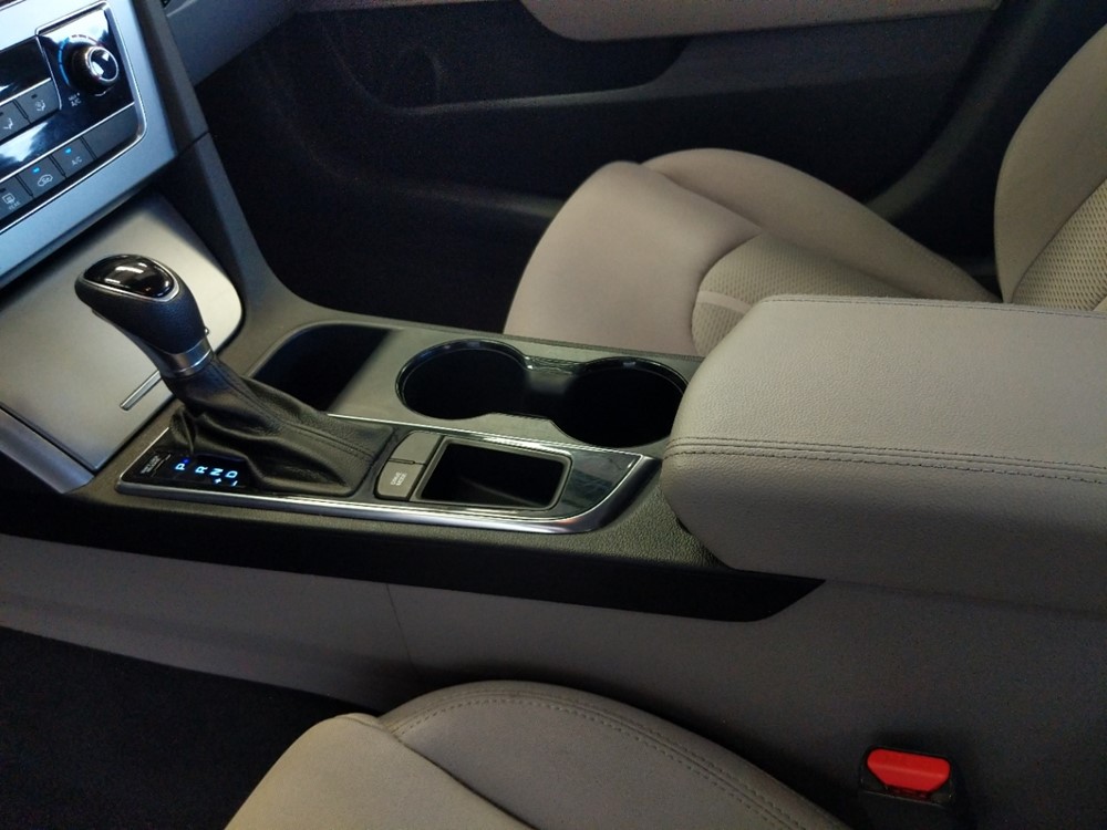 2017 Hyundai Sonata - Center Console/Cup Holders
