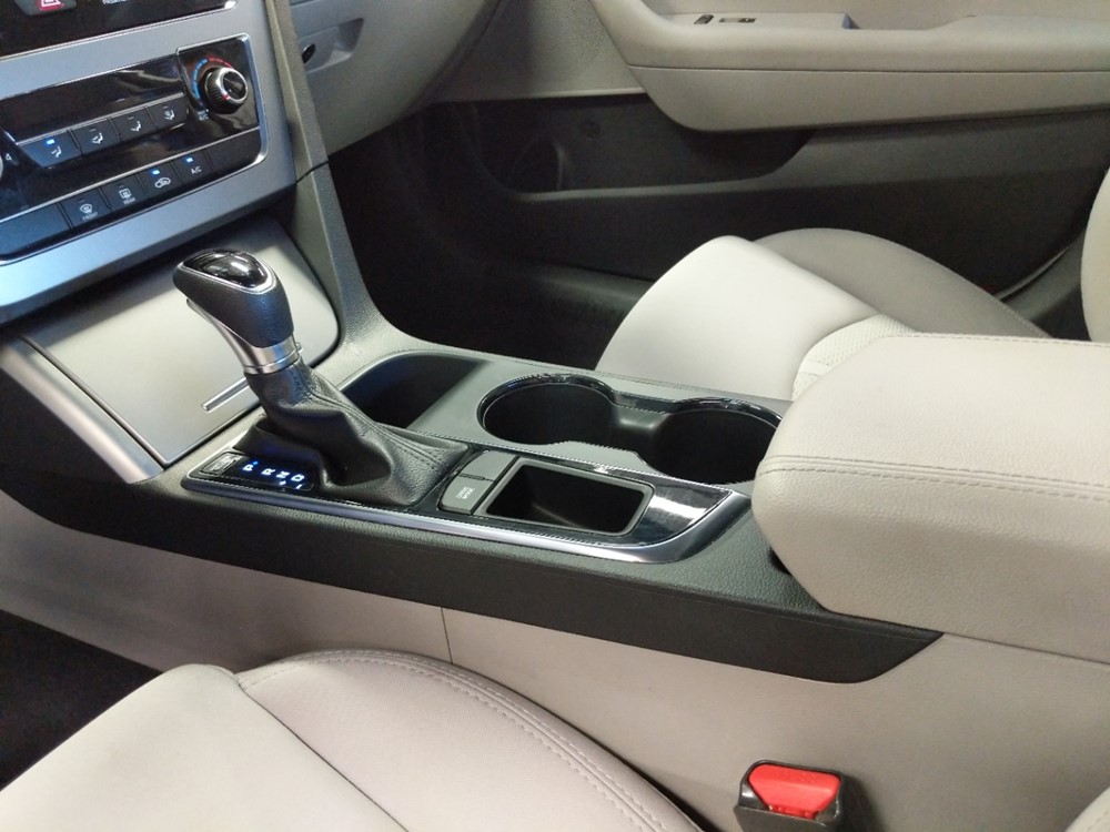 2017 Hyundai Sonata - Center Console/Cup Holders