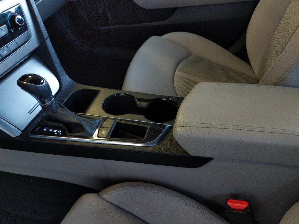 2017 Hyundai Sonata - Center Console/Cup Holders