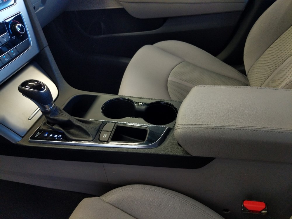 2017 Hyundai Sonata - Center Console/Cup Holders