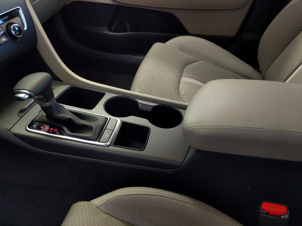 2016 Kia Optima - Center Console/Cup Holders