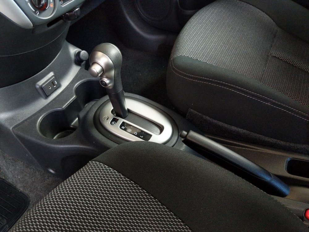 2017 Nissan Versa - Center Console/Cup Holders