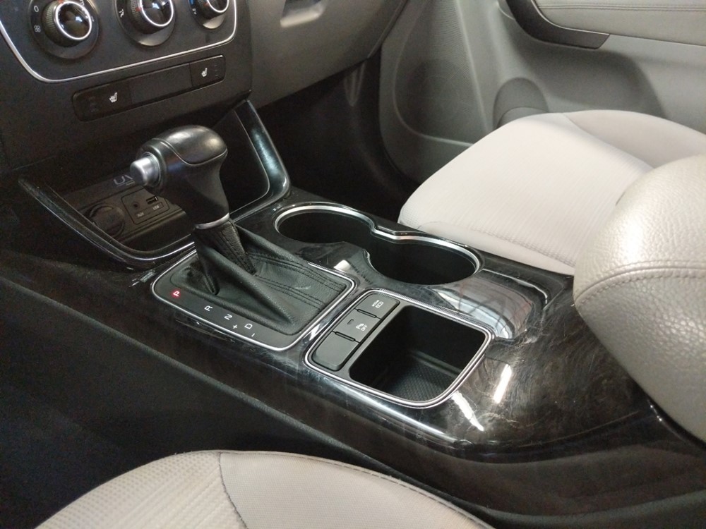 2014 Kia Sorento - Center Console/Cup Holders