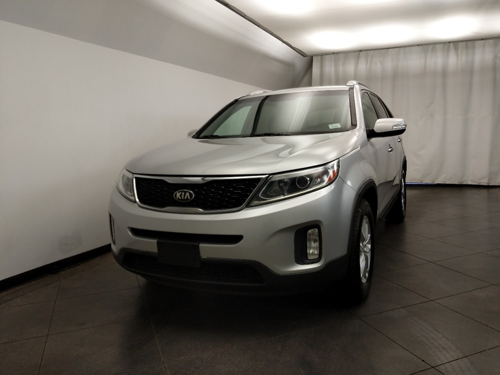 2014 Kia Sorento - Driver Front Hood