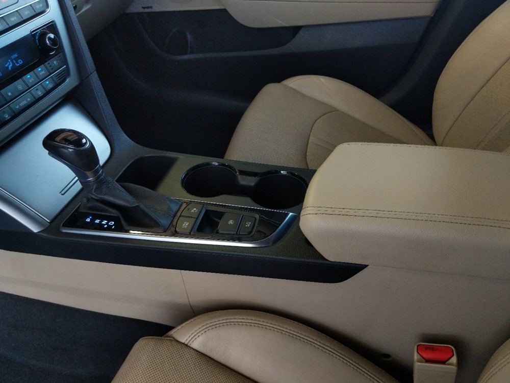 2015 Hyundai Sonata - Center Console/Cup Holders